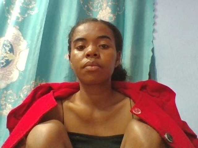 Emelie1a live cam on BongaCams