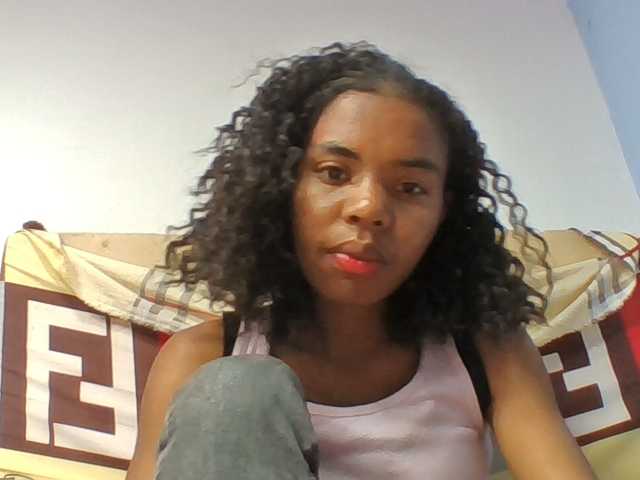 Emelie1a live cam on BongaCams