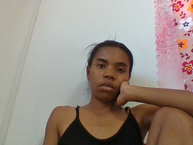 Emelie1a live cam on BongaCams