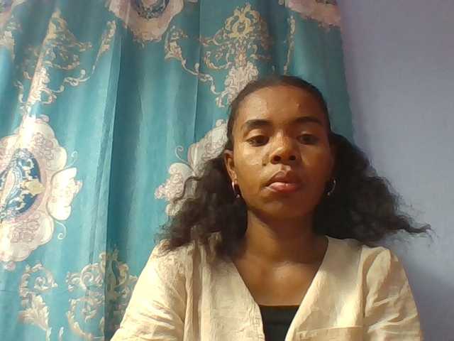 Emelie1a live cam on BongaCams