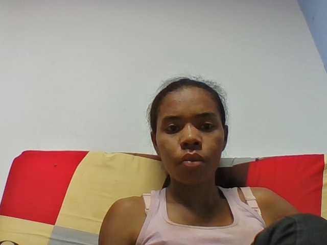 Emelie1a live cam on BongaCams