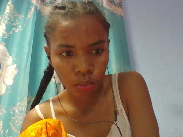Emelie1a live cam on BongaCams