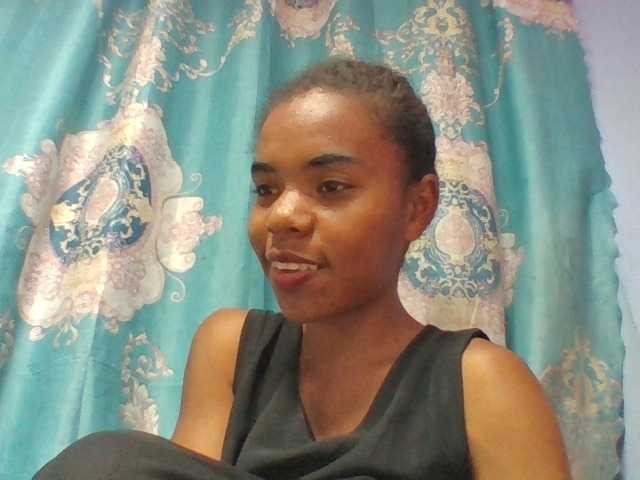 Emelie1a live cam on BongaCams
