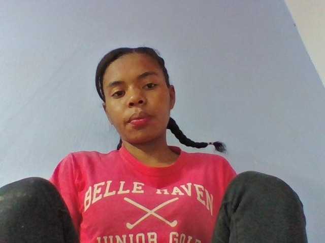 Emelie1a live cam on BongaCams