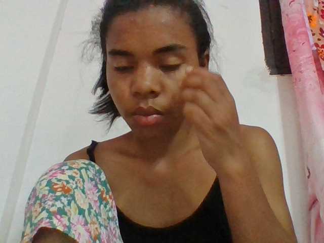 Emelie1a live cam on BongaCams
