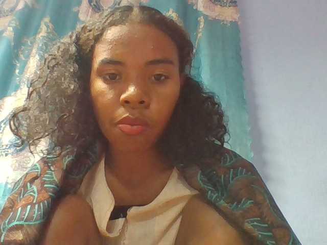 Emelie1a live cam on BongaCams