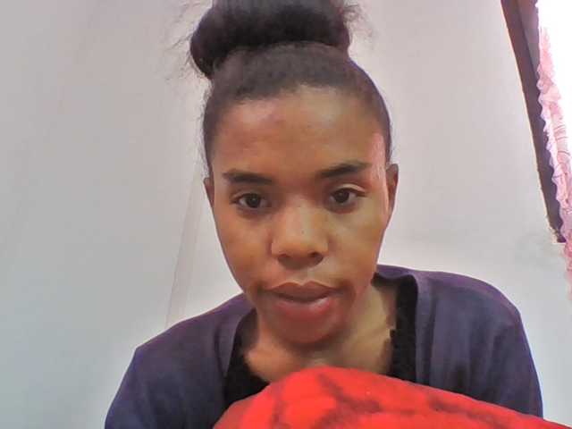 Emelie1a live cam on BongaCams