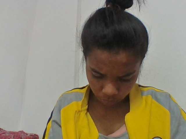 Emelie1a live cam on BongaCams