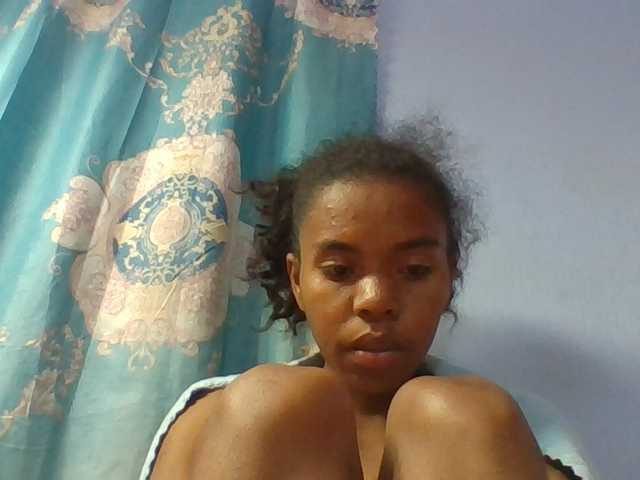 Emelie1a live cam on BongaCams