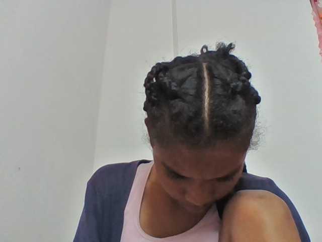 Emelie1a live cam on BongaCams