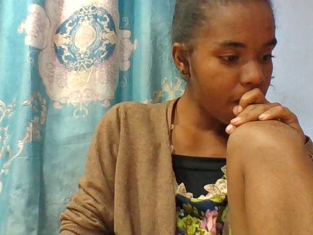 Emelie1a live cam on BongaCams