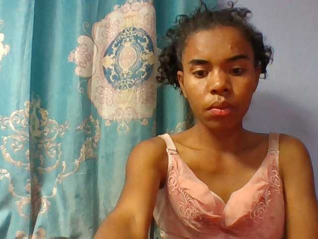 Emelie1a live cam on BongaCams