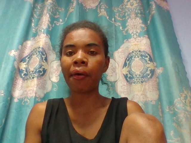 Emelie1a live cam on BongaCams