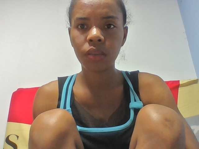 Emelie1a live cam on BongaCams