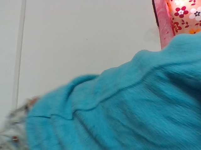 Emelie1a live cam on BongaCams