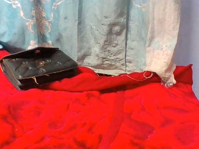 Emelie1a live cam on BongaCams
