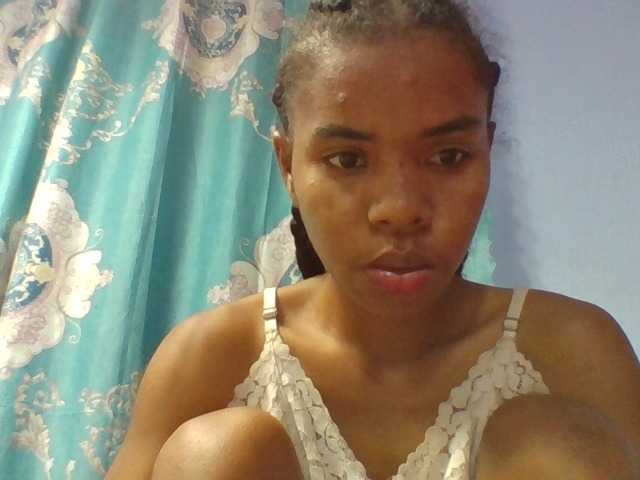 Emelie1a live cam on BongaCams