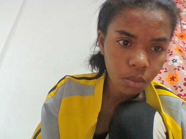 Emelie1a live cam on BongaCams