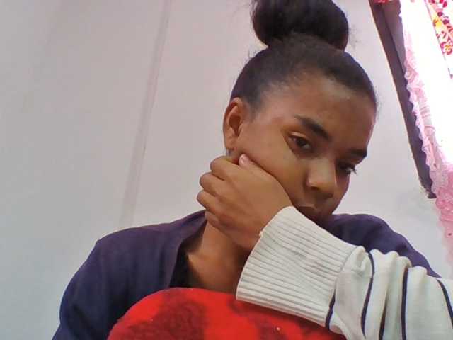 Emelie1a live cam on BongaCams