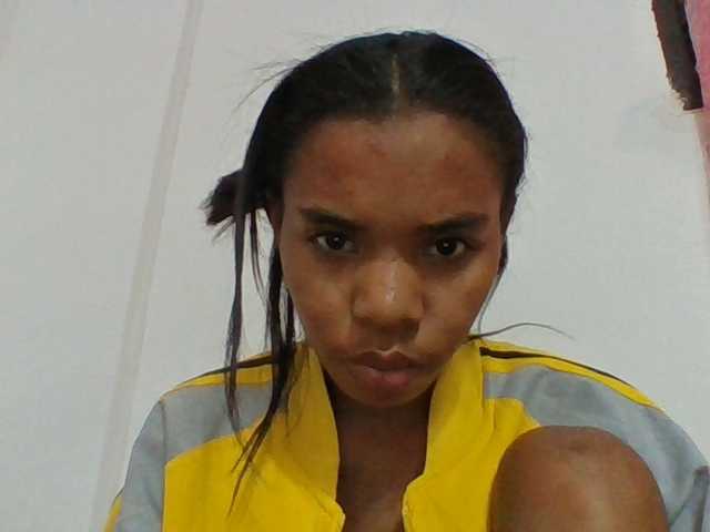 Emelie1a live cam on BongaCams