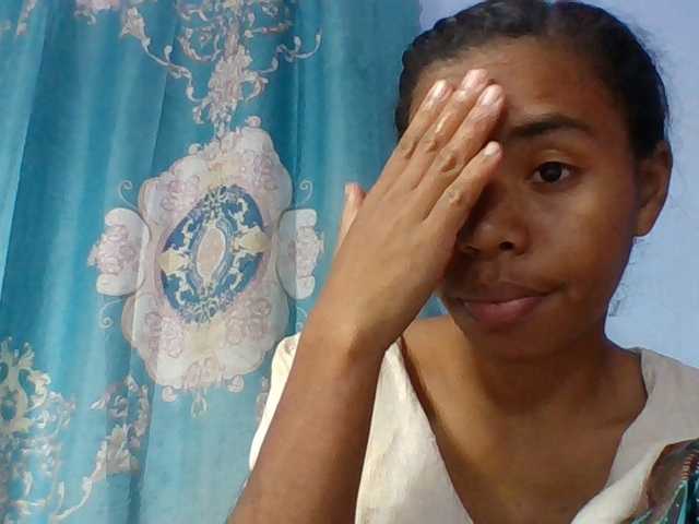 Emelie1a live cam on BongaCams
