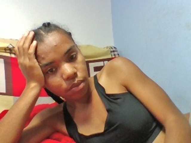 Emelie1a live cam on BongaCams