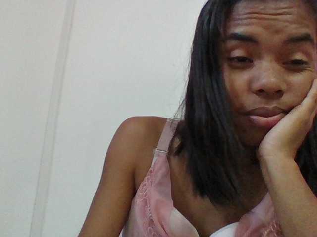 Emelie1a live cam on BongaCams