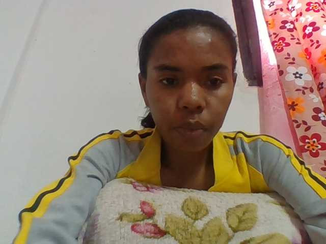 Emelie1a live cam on BongaCams