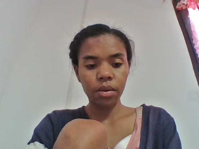 Emelie1a live cam on BongaCams