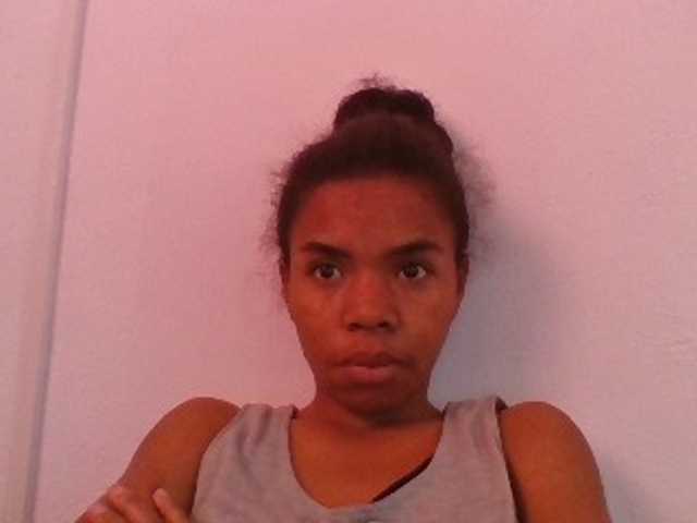 Emelie1a live cam on BongaCams