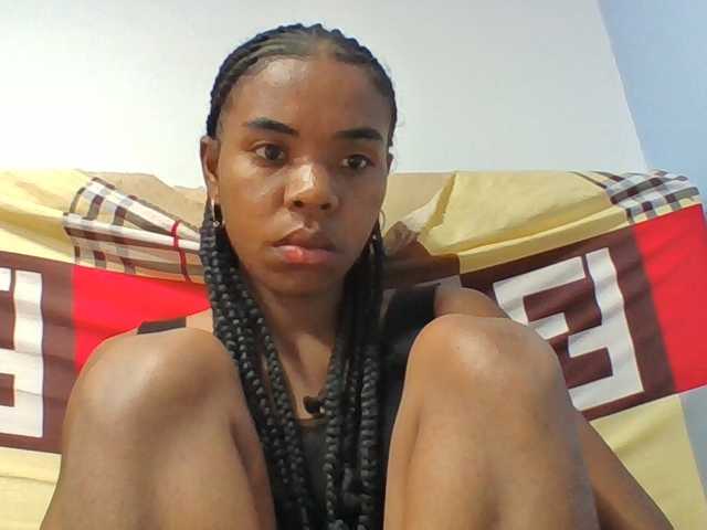 Emelie1a live cam on BongaCams
