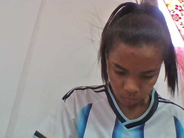 Emelie1a live cam on BongaCams