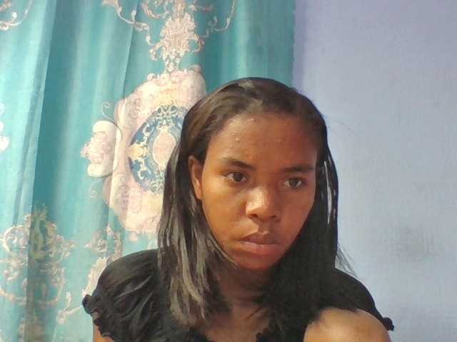 Emelie1a live cam on BongaCams