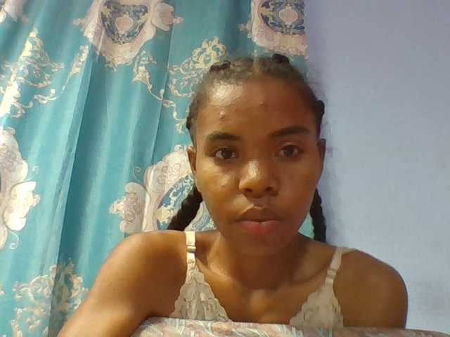 Emelie1a live cam