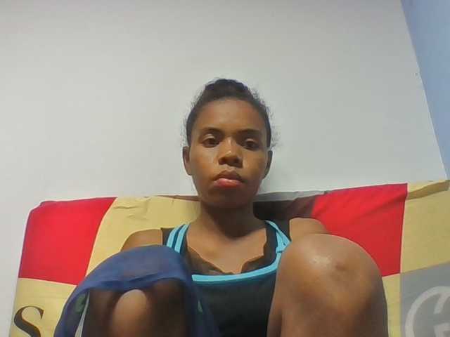 Emelie1a live cam on BongaCams