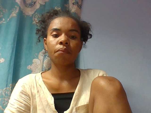 Emelie1a live cam on BongaCams