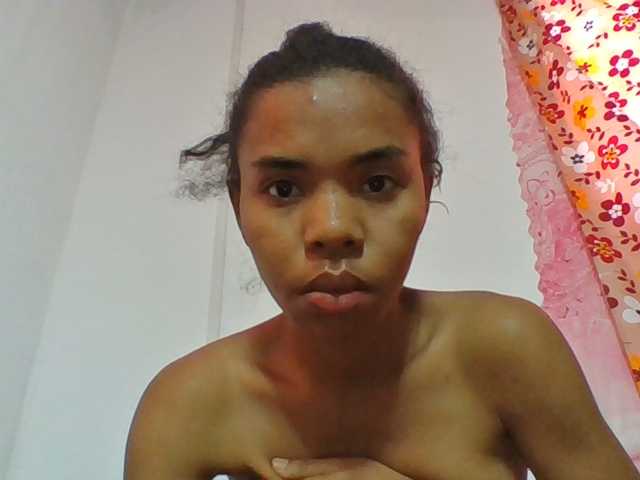 Emelie1a webcam bongacams model stream image