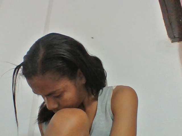 Emelie1a live cam on BongaCams