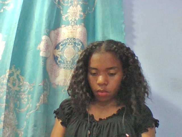 Emelie1a live cam on BongaCams