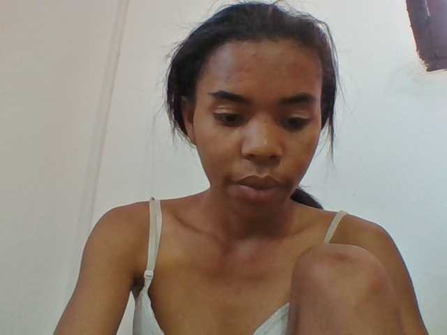 Emelie1a live cam on BongaCams