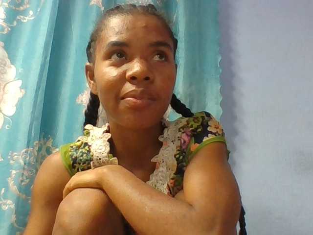 Emelie1a live cam on BongaCams