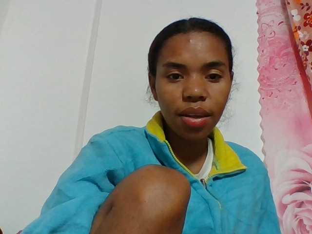 Emelie1a live cam on BongaCams