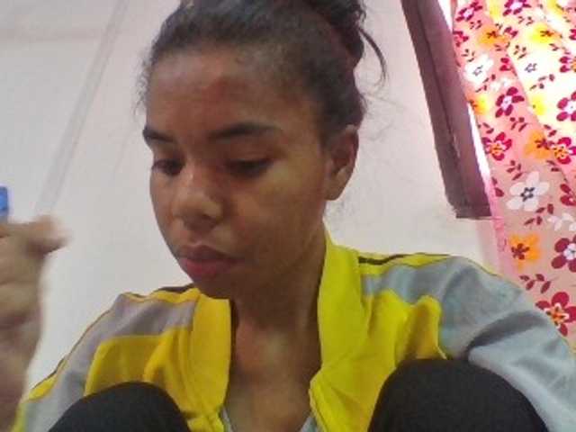 Emelie1a live cam on BongaCams