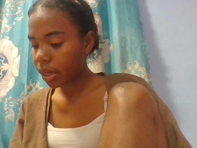 Emelie1a live cam on BongaCams