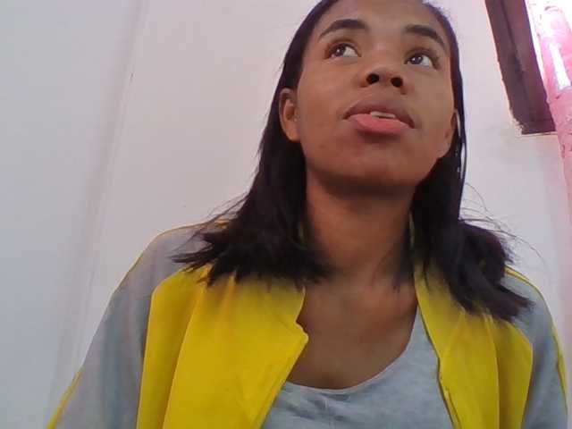 Emelie1a live cam on BongaCams