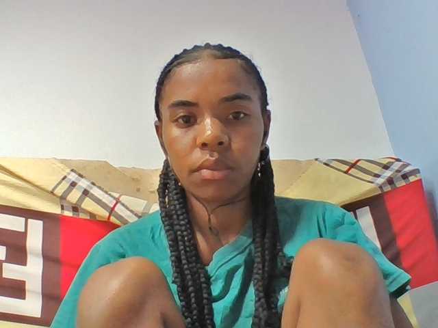 Emelie1a live cam on BongaCams