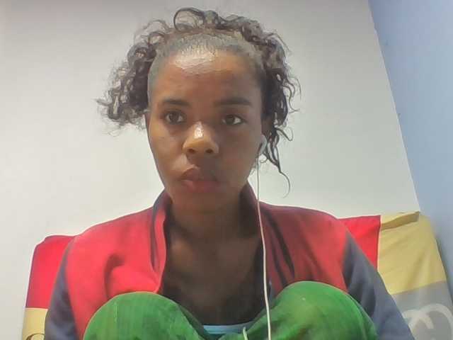 Emelie1a live cam on BongaCams