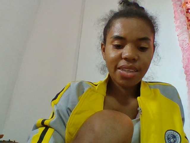 Emelie1a live cam on BongaCams