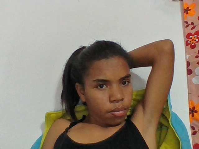 Emelie1a live cam on BongaCams