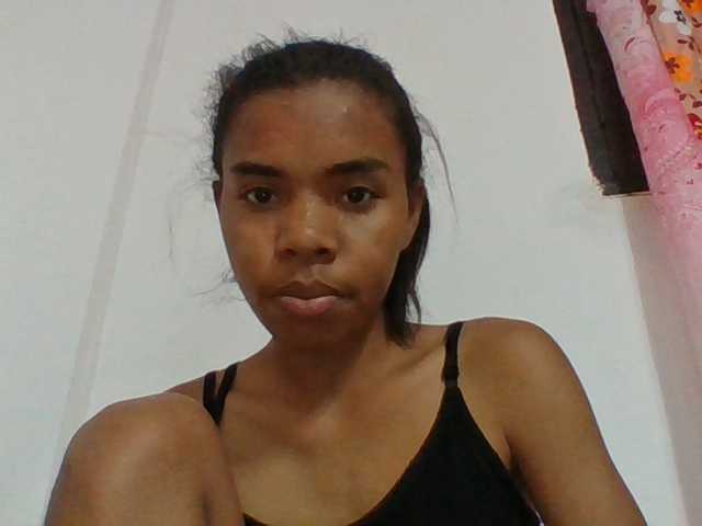 Emelie1a live cam on BongaCams